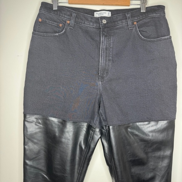Abercrombie & Fitch Black Straight Leg Jeans - Picture 3 of 8